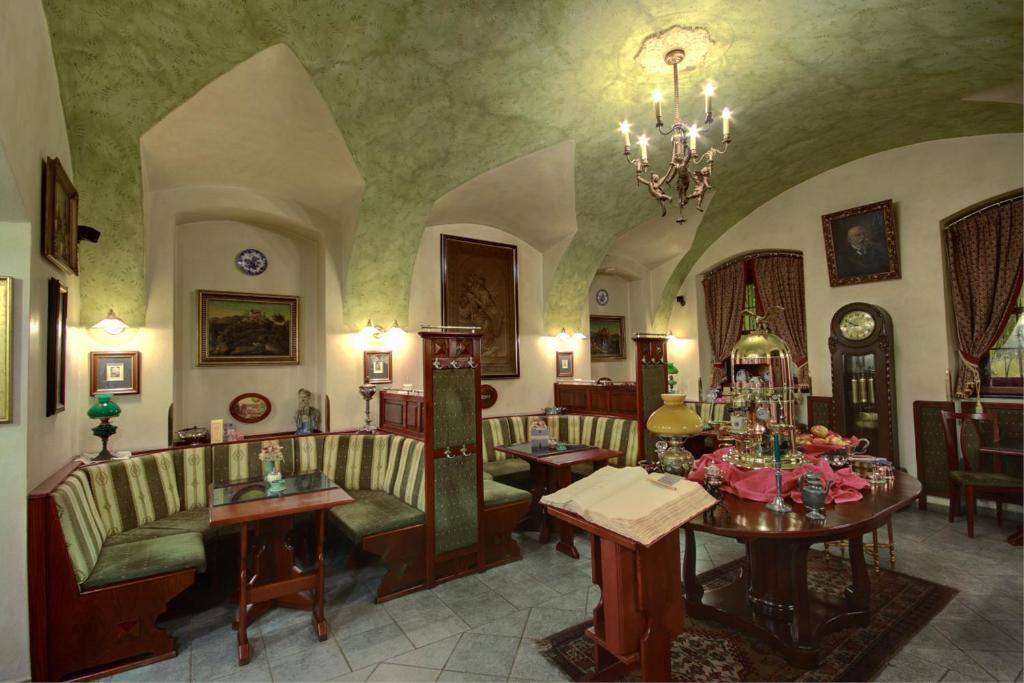 Třeboň Penzion A Restaurace U Misku מראה חיצוני תמונה
